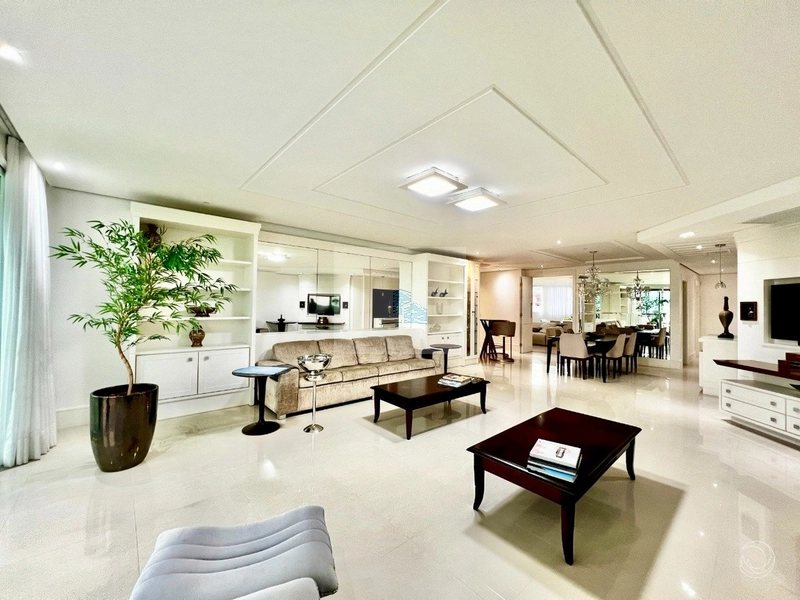 Apartamento com 3 suítes em Coqueiros: 4ª foto da galeria de imagens do imóvel