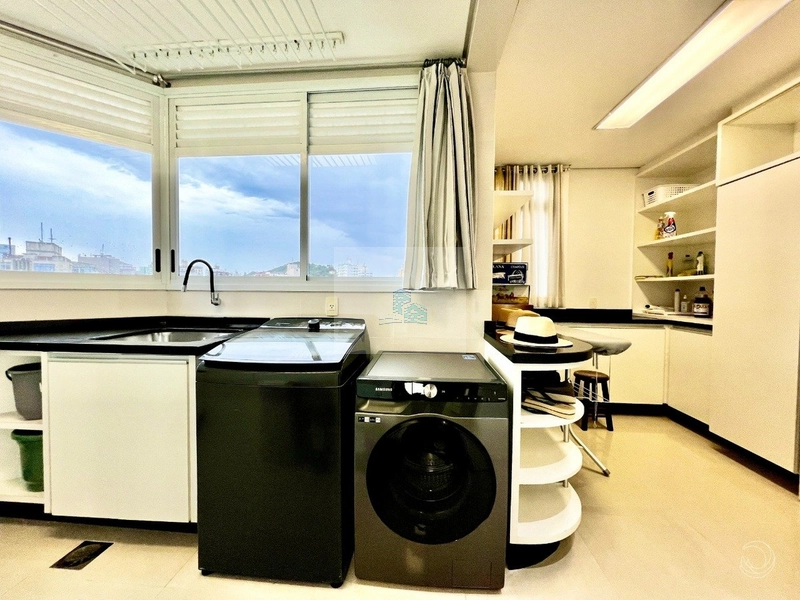 Apartamento com 3 suítes em Coqueiros: 17ª foto da galeria de imagens do imóvel