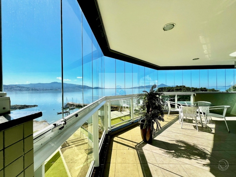 Apartamento com 3 suítes em Coqueiros: 27ª foto da galeria de imagens do imóvel