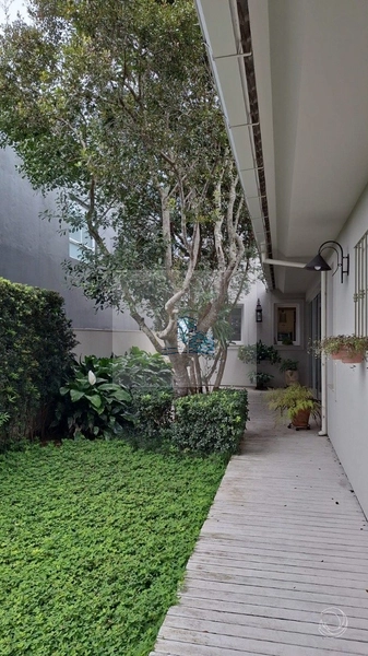 Casa residencial a venda , mobiliada e finamente decorada em Jurere: 3ª foto da galeria de imagens do imóvel