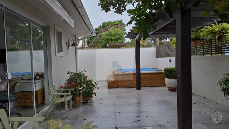 Casa residencial a venda , mobiliada e finamente decorada em Jurere: 4ª foto da galeria de imagens do imóvel