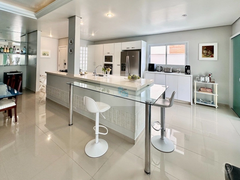 Casa Residencial com 4 quartos sendo 3 suítes e 540 m² na Praia Brava: 31ª foto da galeria de imagens do imóvel