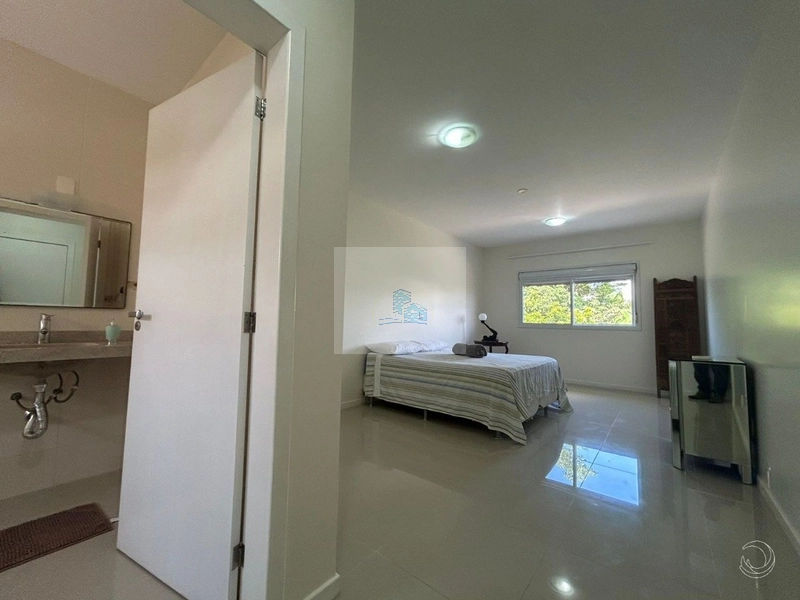 Casa Residencial de 258m² com 5 quartos em Jurerê: 12ª foto da galeria de imagens do imóvel