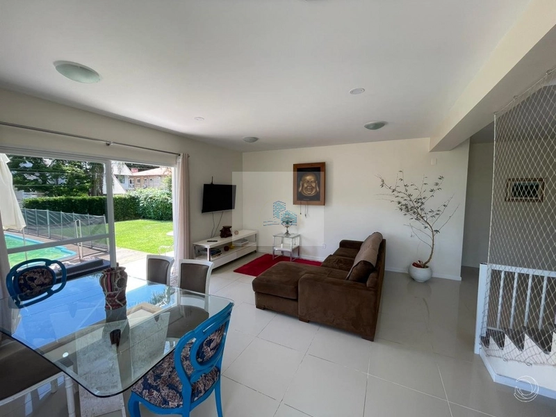 Casa Residencial de 258m² com 5 quartos em Jurerê: 3ª foto da galeria de imagens do imóvel