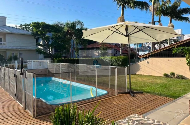 Casa Residencial de 258m² com 5 quartos em Jurerê: 1ª foto da galeria de imagens do imóvel