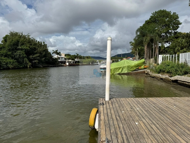 Casa a venda frente ao Canal da Barra da Lagoa Florianópolis: 50ª foto da galeria de imagens do imóvel
