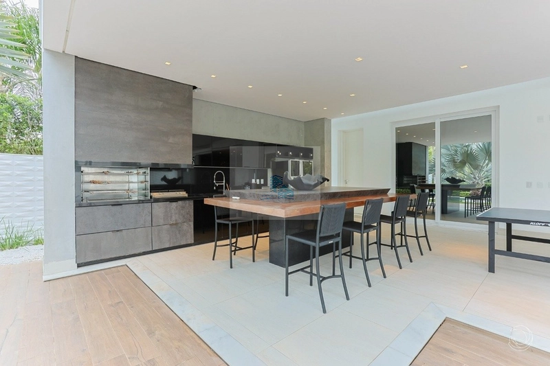 Casa Alto Padrão com 5 quartos 4 suites em Jurerê Internacional: 3ª foto da galeria de imagens do imóvel