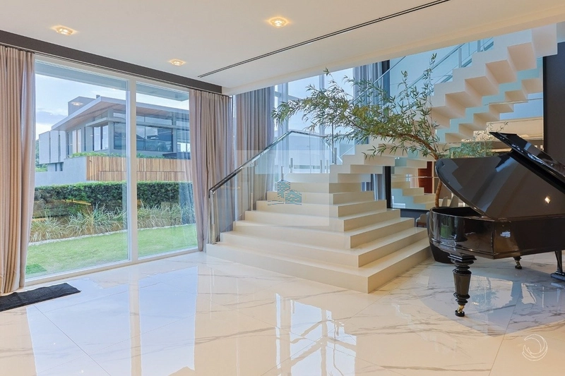 Casa Alto Padrão com 5 quartos 4 suites em Jurerê Internacional: 25ª foto da galeria de imagens do imóvel
