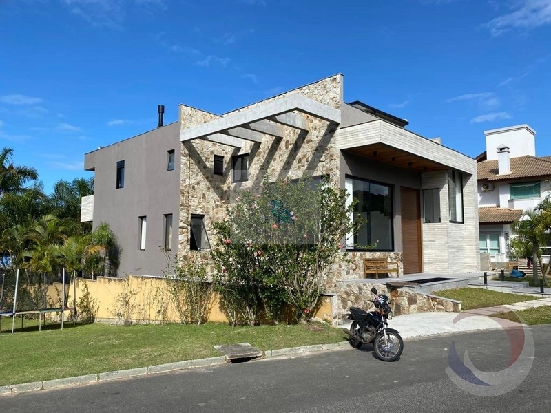 Casa Residencial de 6 dormitórios Lagoa Conceição: 5ª foto da galeria de imagens do imóvel