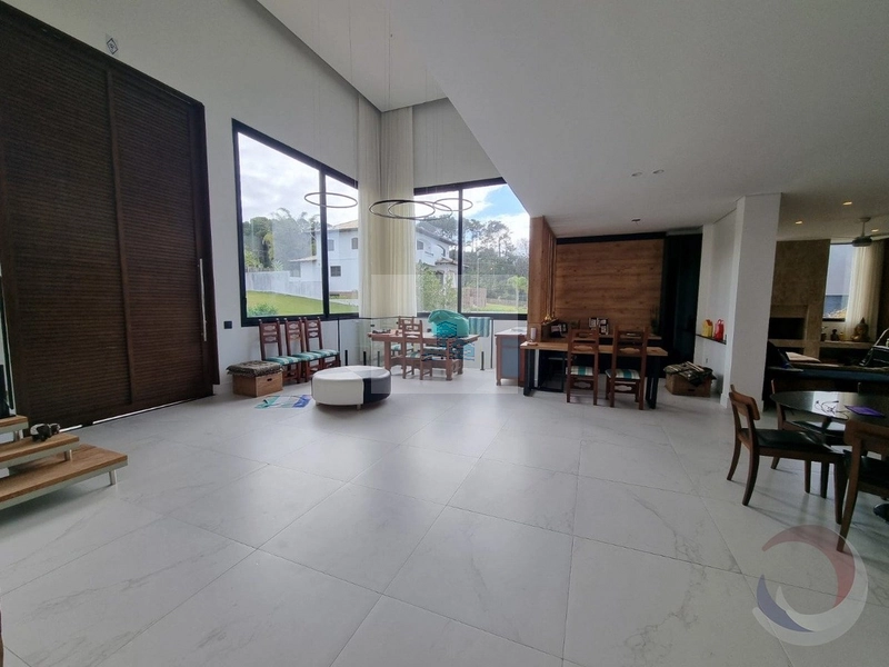 Casa Residencial de 6 dormitórios Lagoa Conceição: 7ª foto da galeria de imagens do imóvel