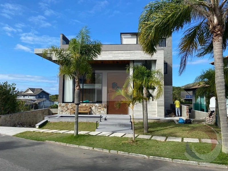Casa Residencial de 6 dormitórios Lagoa Conceição: 3ª foto da galeria de imagens do imóvel