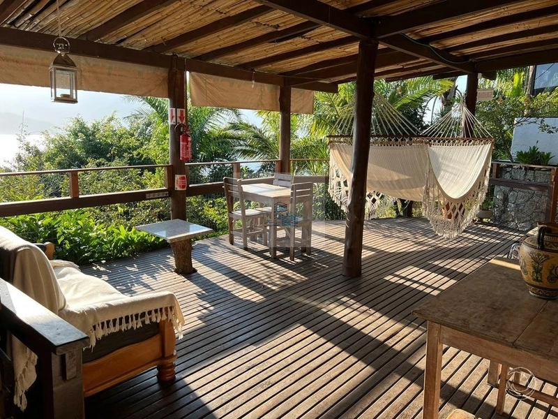 Hotel/Pousada de 2640m² no bairro Lagoa Da Conceição: 1ª foto da galeria de imagens do imóvel