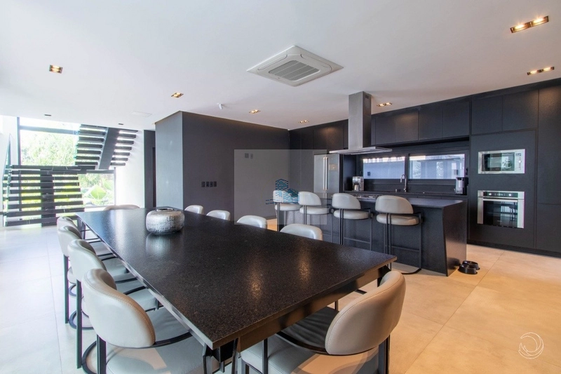 Casa Residencial de 5 dorms no bairro Jurerê Internacional: 5ª foto da galeria de imagens do imóvel