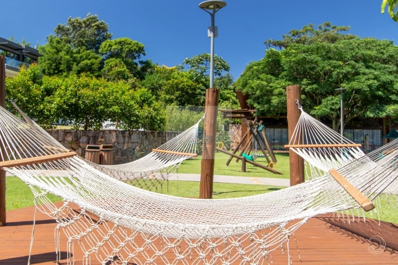 Casa Residencial de 5 dorms no bairro Cacupé: 30ª foto da galeria de imagens do imóvel