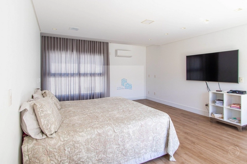 Casa Residencial de 5 dorms no bairro Cacupé: 15ª foto da galeria de imagens do imóvel