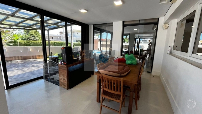Mansão alto padrão no bairro Jurerê Internacional, em Florianópolis.: 12ª foto da galeria de imagens do imóvel