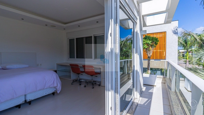 Mansão alto padrão no bairro Jurerê Internacional, em Florianópolis.: 16ª foto da galeria de imagens do imóvel