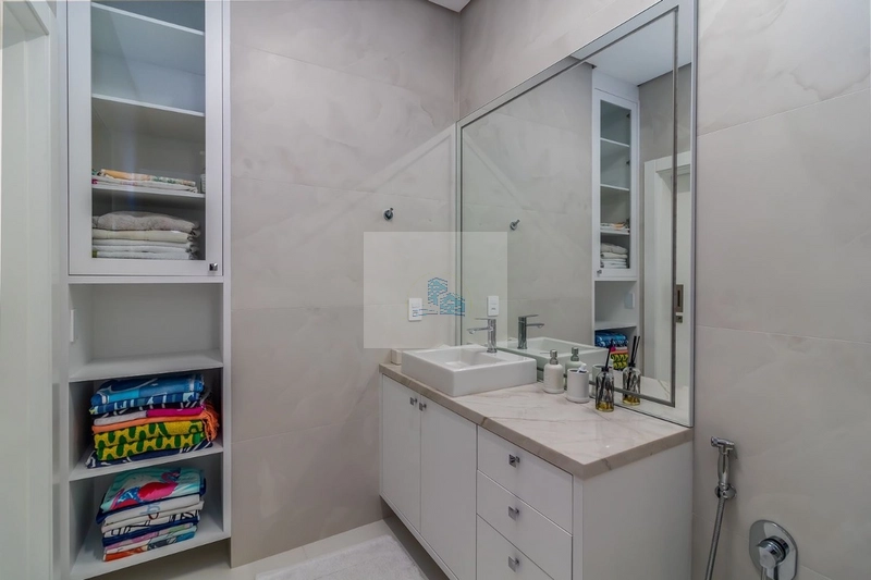 Casa Residencial de 4 dorms no bairro Jurerê: 23ª foto da galeria de imagens do imóvel