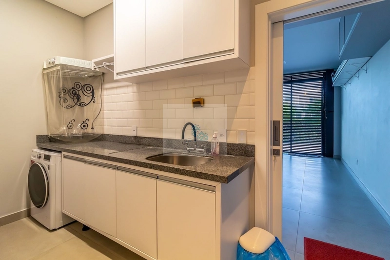 Casa Residencial de 4 dorms no bairro Jurerê: 9ª foto da galeria de imagens do imóvel