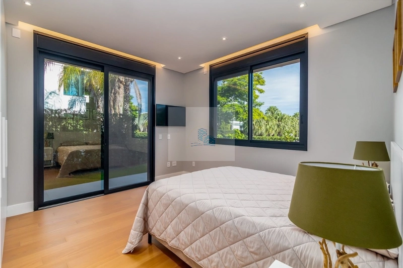 Casa Residencial de 4 dorms no bairro Jurerê: 22ª foto da galeria de imagens do imóvel