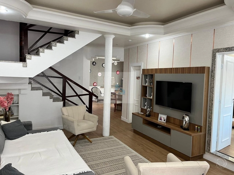 Casa com 4 quartos sendo 1 suíte no Estreito: 1ª foto da galeria de imagens do imóvel
