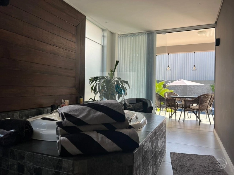 Casa Residencial de 271m² com 3 Suítes no Itacorubi: 11ª foto da galeria de imagens do imóvel