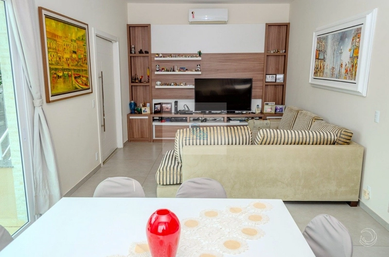 Casa Residencial de 254m² com 6 quartos na Trindade: 1ª foto da galeria de imagens do imóvel