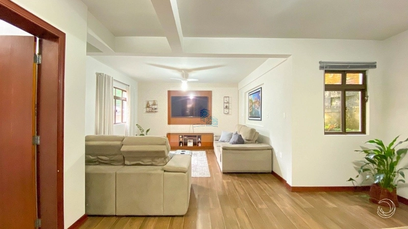 Casa Residencial de 4 quartos no Itacorubi: 2ª foto da galeria de imagens do imóvel
