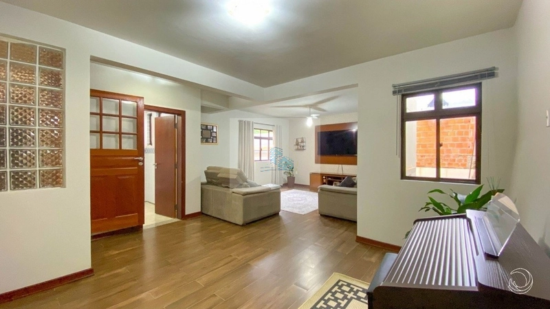Casa Residencial de 4 quartos no Itacorubi: 3ª foto da galeria de imagens do imóvel