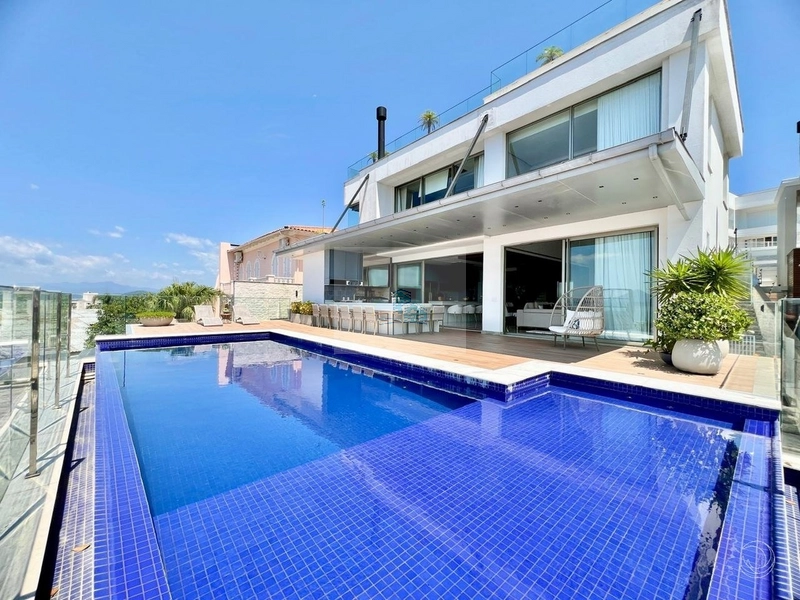 Casa residencial com 3 suítes e 1.005,00m² em Itaguaçu: 1ª foto da galeria de imagens do imóvel