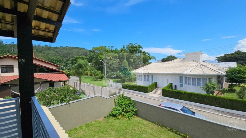 Casa com 4 quartos sendo 1 suíte em Sambaqui: 25ª foto da galeria de imagens do imóvel