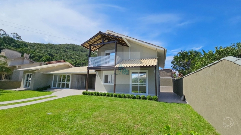 Casa com 4 quartos sendo 1 suíte em Sambaqui: 29ª foto da galeria de imagens do imóvel