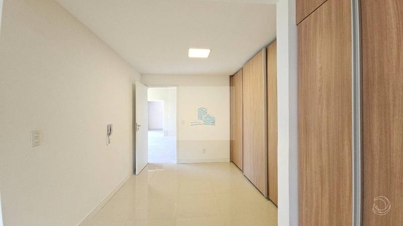 Casa com 4 quartos sendo 1 suíte em Sambaqui: 5ª foto da galeria de imagens do imóvel