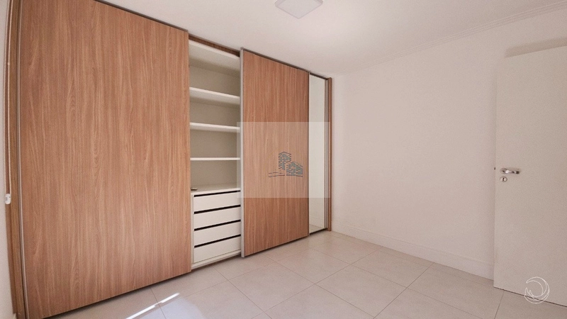 Casa com 4 quartos sendo 1 suíte em Sambaqui: 12ª foto da galeria de imagens do imóvel