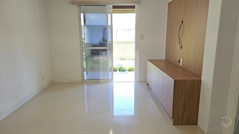 Casa com 4 quartos sendo 1 suíte em Sambaqui: 2ª foto da galeria de imagens do imóvel