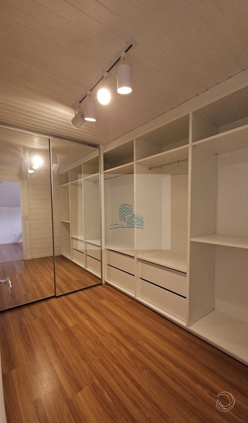 Casa com 4 quartos sendo 1 suíte em Sambaqui: 22ª foto da galeria de imagens do imóvel