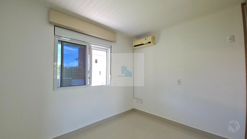 Casa com 4 quartos sendo 1 suíte em Sambaqui: 14ª foto da galeria de imagens do imóvel