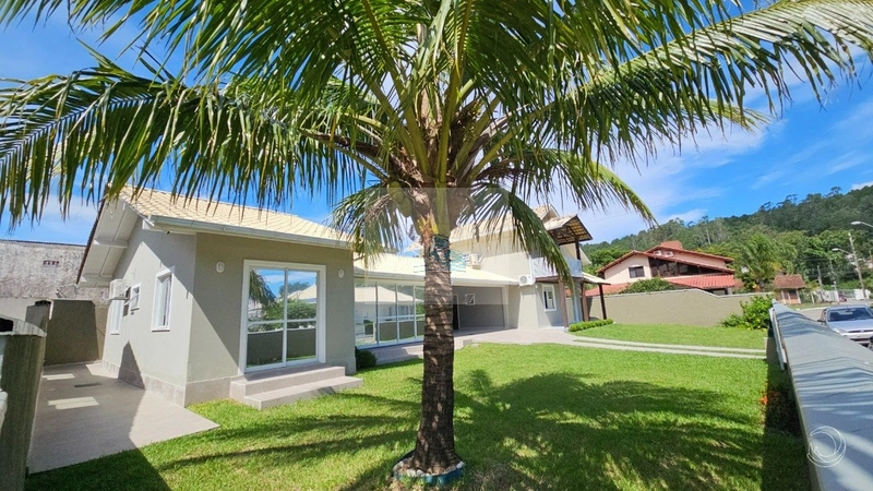 Casa com 4 quartos sendo 1 suíte em Sambaqui: 28ª foto da galeria de imagens do imóvel