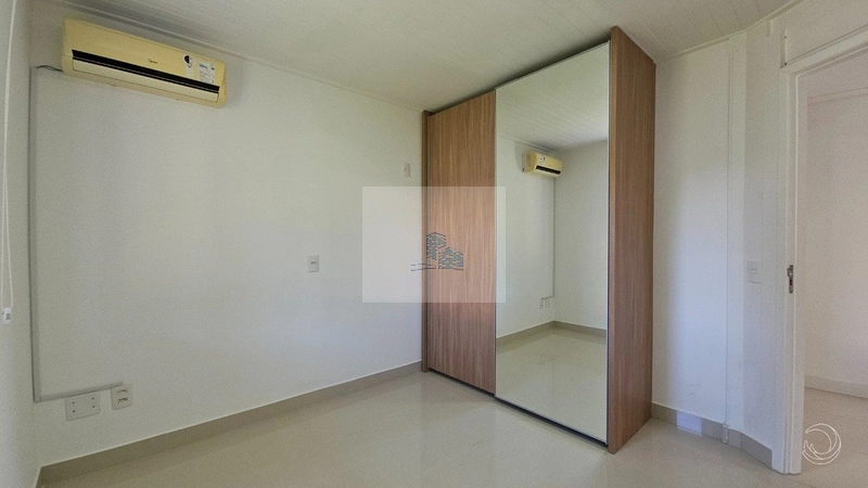 Casa com 4 quartos sendo 1 suíte em Sambaqui: 15ª foto da galeria de imagens do imóvel