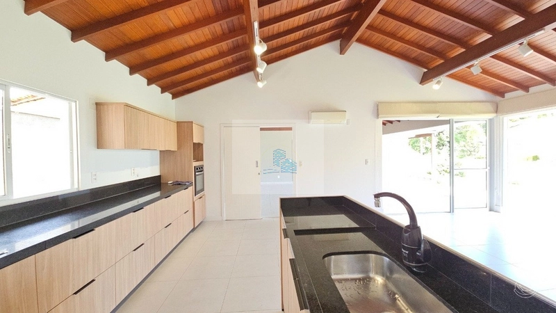 Casa com 4 quartos sendo 1 suíte em Sambaqui: 6ª foto da galeria de imagens do imóvel