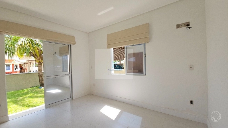Casa com 4 quartos sendo 1 suíte em Sambaqui: 9ª foto da galeria de imagens do imóvel
