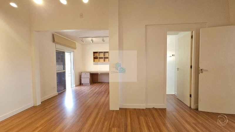 Casa com 4 quartos sendo 1 suíte em Sambaqui: 19ª foto da galeria de imagens do imóvel