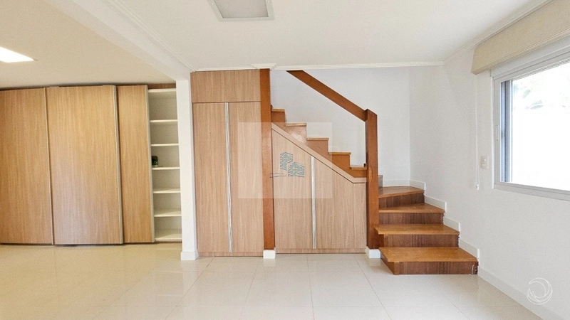 Casa com 4 quartos sendo 1 suíte em Sambaqui: 3ª foto da galeria de imagens do imóvel