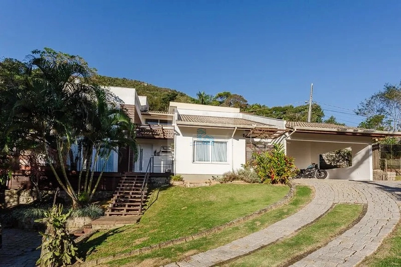 Casa com 3 quartos e 410,00m² em Sambaqui: 42ª foto da galeria de imagens do imóvel