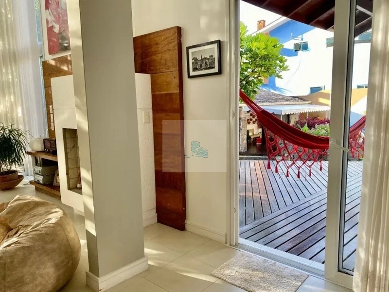 Casa com 3 quartos e 410,00m² em Sambaqui: 32ª foto da galeria de imagens do imóvel