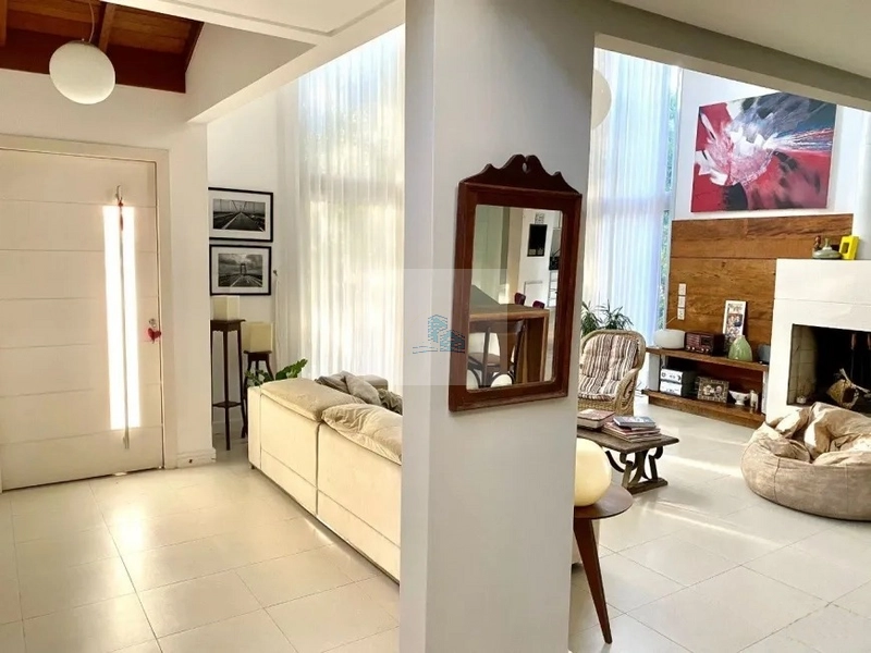 Casa com 3 quartos e 410,00m² em Sambaqui: 5ª foto da galeria de imagens do imóvel