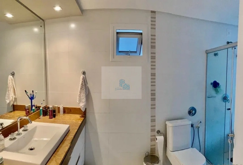 Casa com 3 quartos e 410,00m² em Sambaqui: 30ª foto da galeria de imagens do imóvel