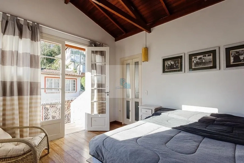 Casa com 3 quartos e 410,00m² em Sambaqui: 27ª foto da galeria de imagens do imóvel