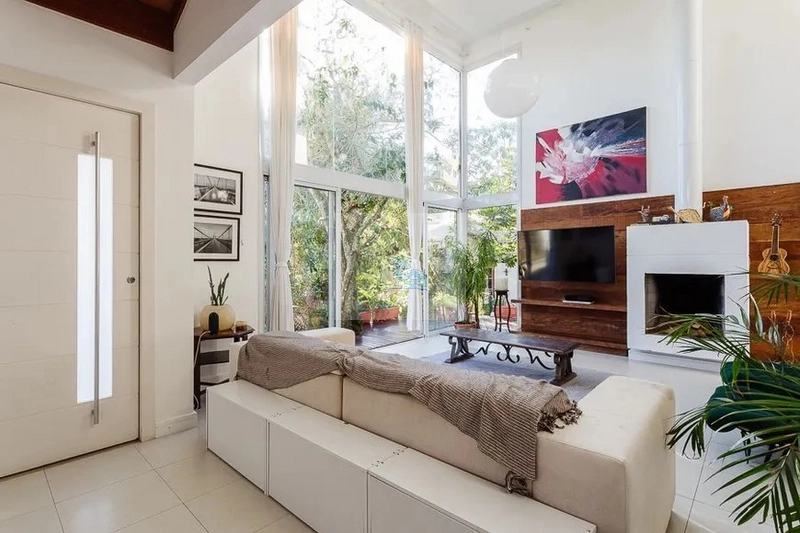 Casa com 3 quartos e 410,00m² em Sambaqui: 3ª foto da galeria de imagens do imóvel