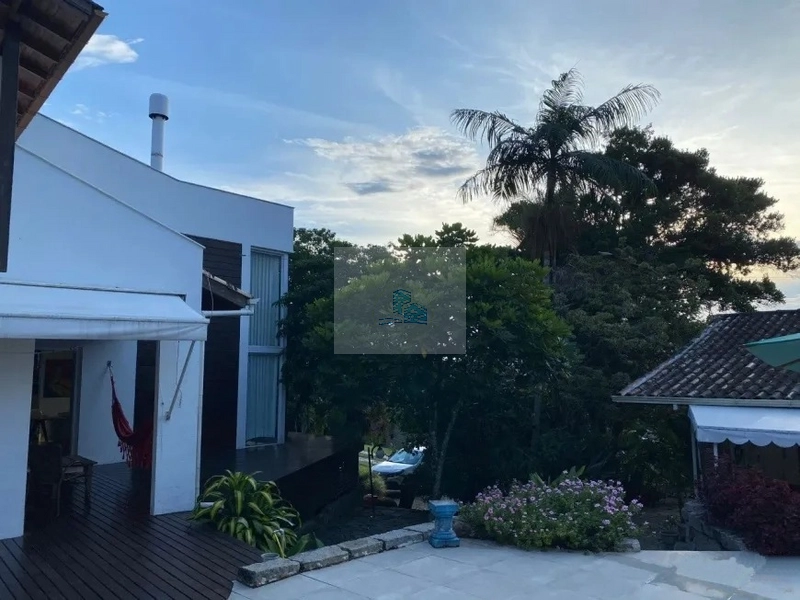 Casa com 3 quartos e 410,00m² em Sambaqui: 36ª foto da galeria de imagens do imóvel